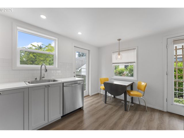 1305 SPRUCE St, Lake Oswego, OR 97034
