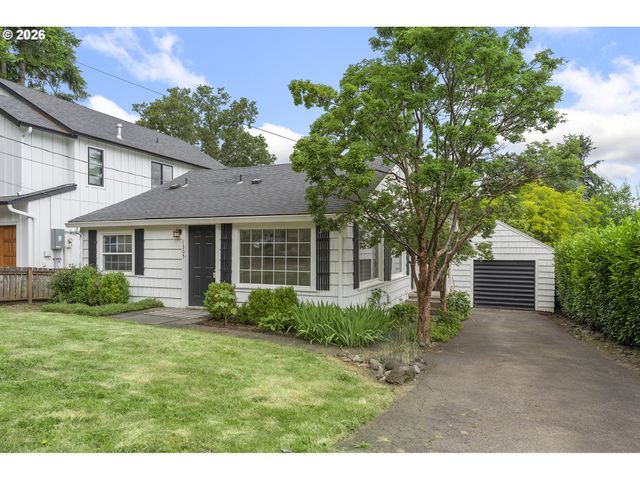 1305 SPRUCE St, Lake Oswego, OR 97034