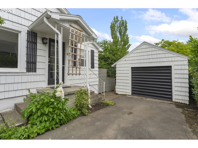 1305 SPRUCE St, Lake Oswego, OR 97034