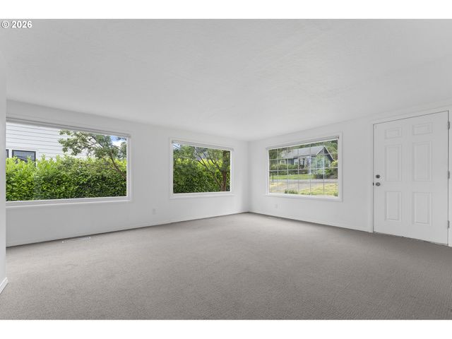 1305 SPRUCE St, Lake Oswego, OR 97034