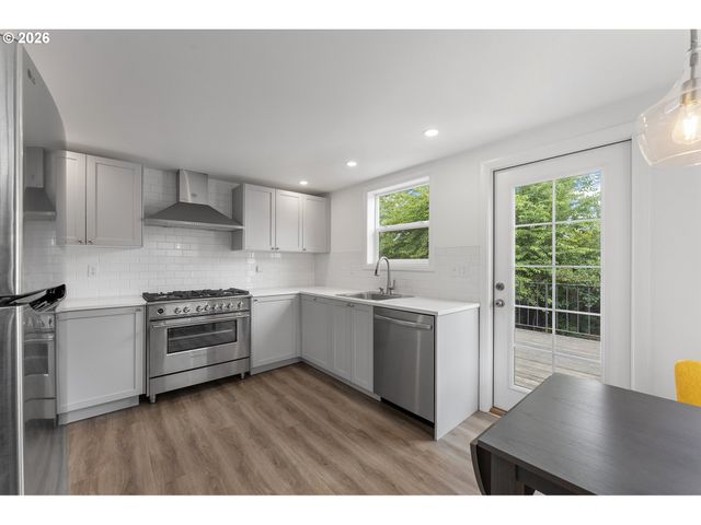 1305 SPRUCE St, Lake Oswego, OR 97034