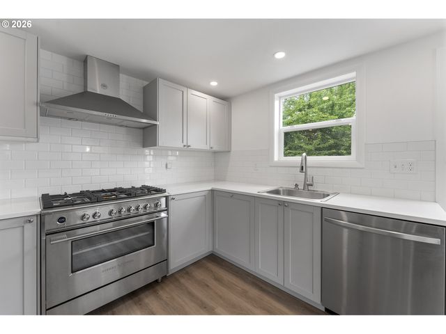 1305 SPRUCE St, Lake Oswego, OR 97034