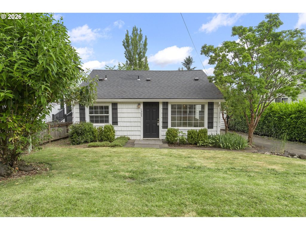 1305 SPRUCE St, Lake Oswego, OR 97034