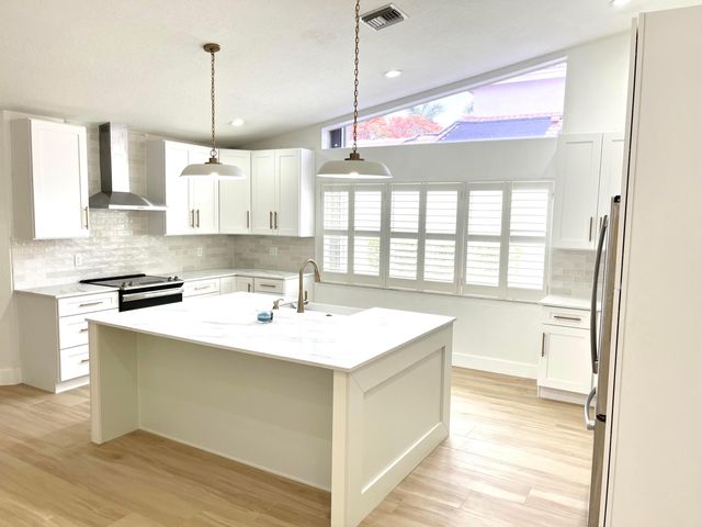 921 Lakewood Court, Weston, FL 33326