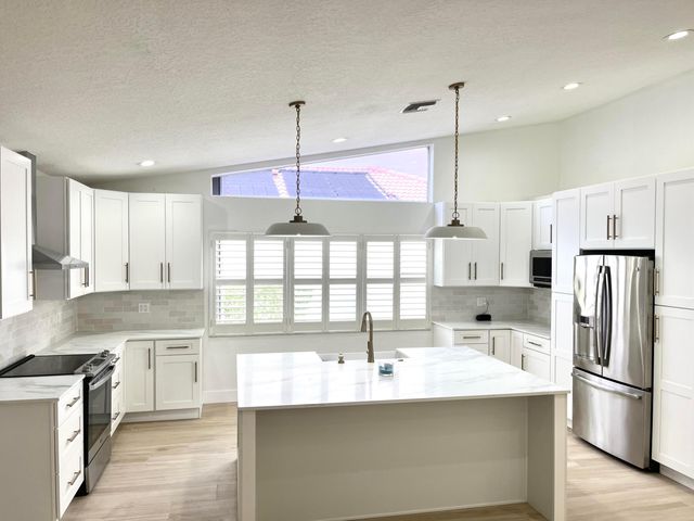 921 Lakewood Court, Weston, FL 33326