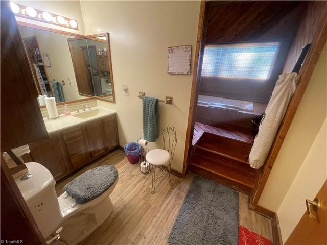 6902 Greenland Avenue, Julian, NC 27283