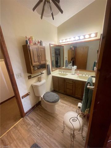 6902 Greenland Avenue, Julian, NC 27283
