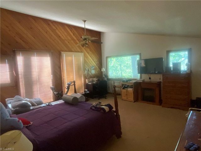 6902 Greenland Avenue, Julian, NC 27283