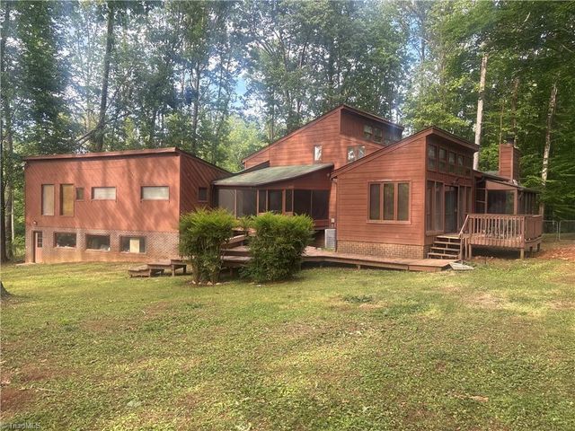6902 Greenland Avenue, Julian, NC 27283