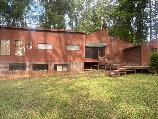 6902 Greenland Avenue, Julian, NC 27283