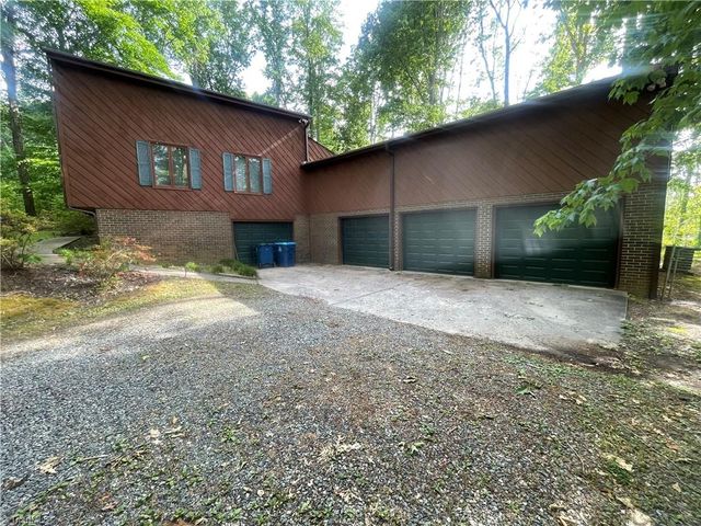 6902 Greenland Avenue, Julian, NC 27283