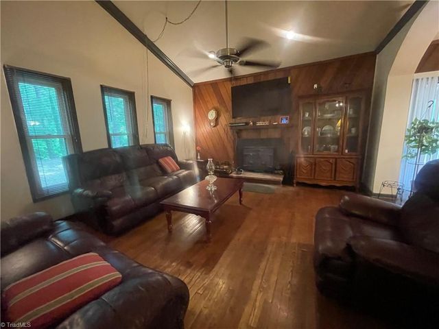 6902 Greenland Avenue, Julian, NC 27283