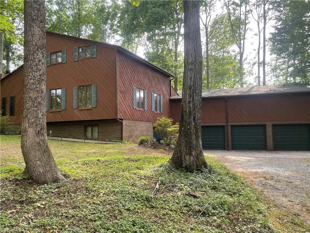 6902 Greenland Avenue, Julian, NC 27283