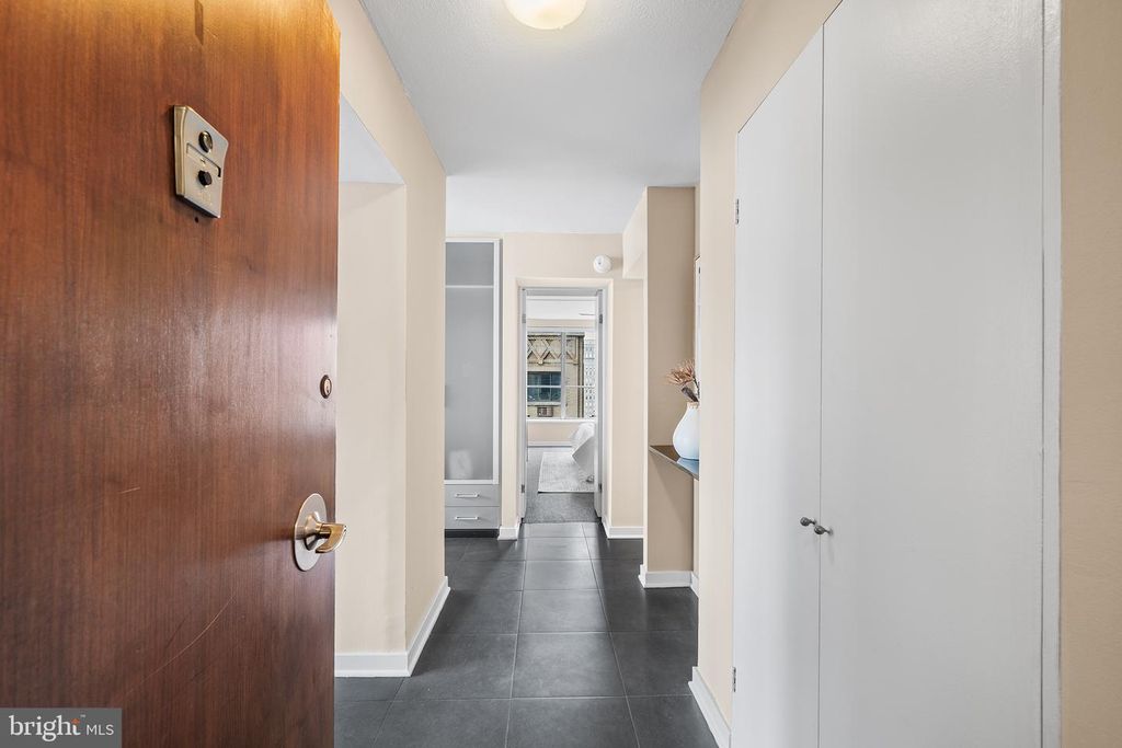 224-230 W RITTENHOUSE SQ #2116, PHILADELPHIA, PA 19103 — photo 2