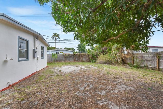 1560 NE 43rd Street, Pompano Beach, FL 33064