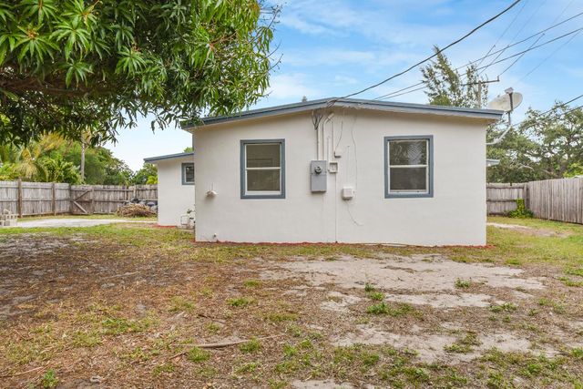 1560 NE 43rd Street, Pompano Beach, FL 33064