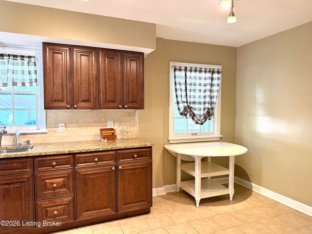 4009 Saint Germaine Ct, Norbourne Estates, KY 40207