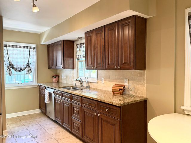 4009 Saint Germaine Ct, Norbourne Estates, KY 40207