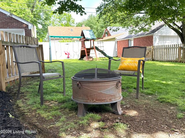 4009 Saint Germaine Ct, Norbourne Estates, KY 40207