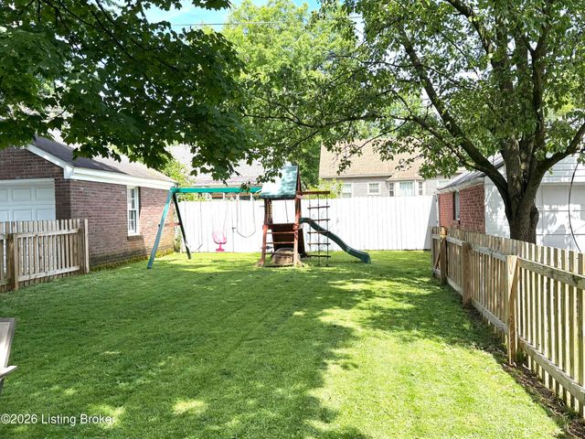 4009 Saint Germaine Ct, Norbourne Estates, KY 40207