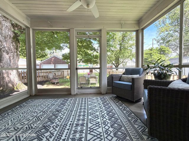 4009 Saint Germaine Ct, Norbourne Estates, KY 40207
