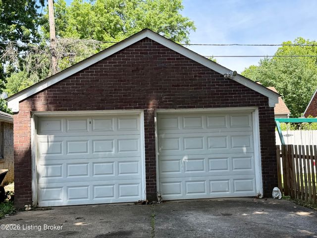 4009 Saint Germaine Ct, Norbourne Estates, KY 40207