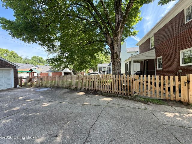 4009 Saint Germaine Ct, Norbourne Estates, KY 40207