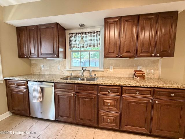 4009 Saint Germaine Ct, Norbourne Estates, KY 40207