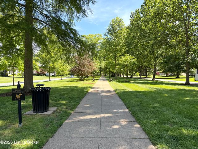 4009 Saint Germaine Ct, Norbourne Estates, KY 40207