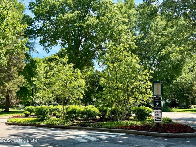 4009 Saint Germaine Ct, Norbourne Estates, KY 40207