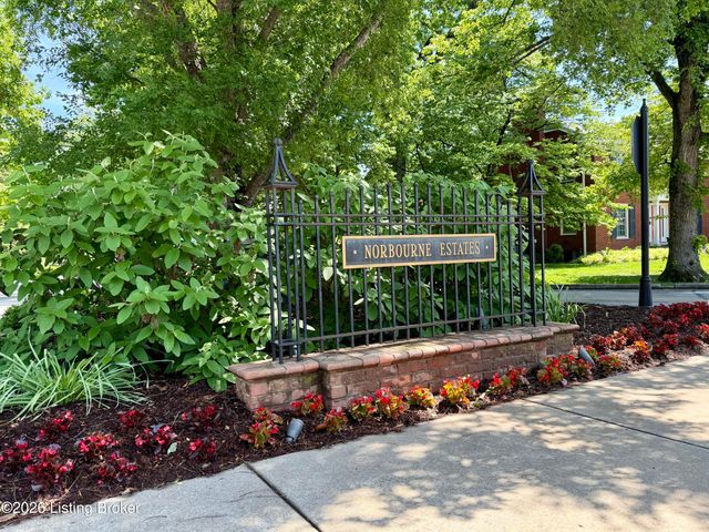 4009 Saint Germaine Ct, Norbourne Estates, KY 40207