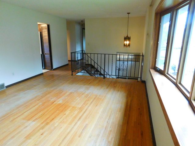 931 Dawn Avenue, Shoreview, MN 55126