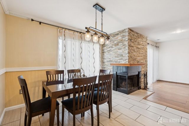 36 Farnham Square, Parlin, NJ 08859