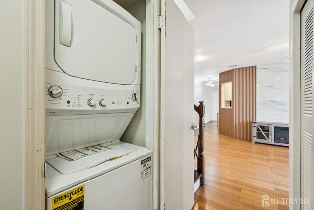 36 Farnham Square, Parlin, NJ 08859