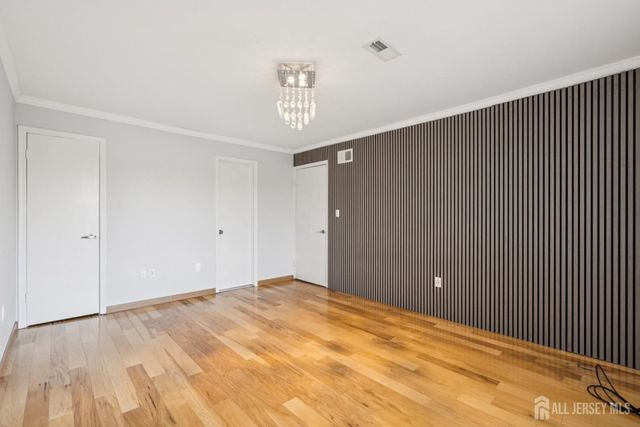 36 Farnham Square, Parlin, NJ 08859