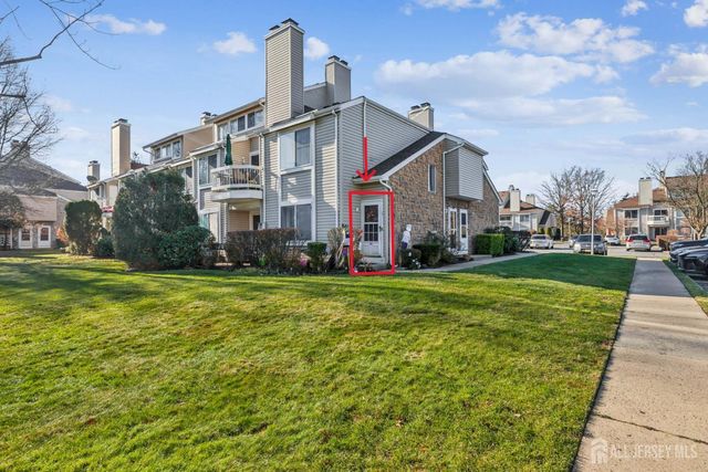 36 Farnham Square, Parlin, NJ 08859