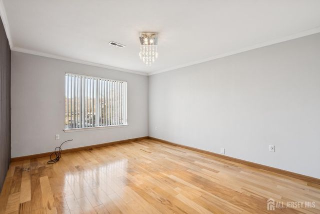 36 Farnham Square, Parlin, NJ 08859