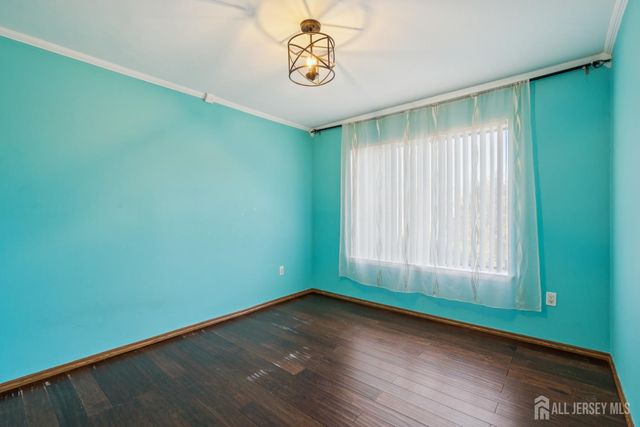 36 Farnham Square, Parlin, NJ 08859