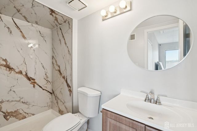 36 Farnham Square, Parlin, NJ 08859