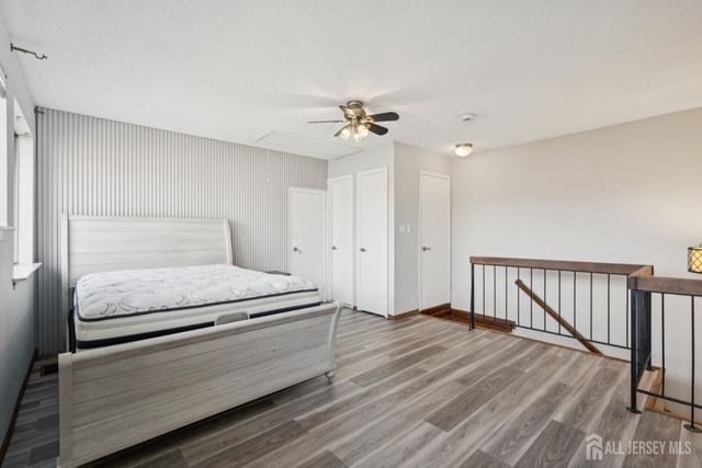 36 Farnham Square, Parlin, NJ 08859