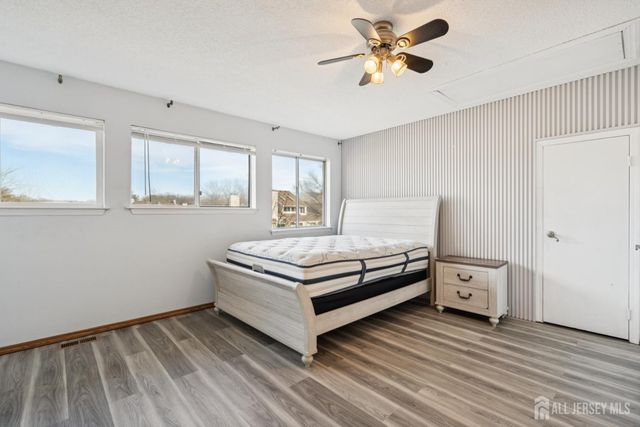 36 Farnham Square, Parlin, NJ 08859