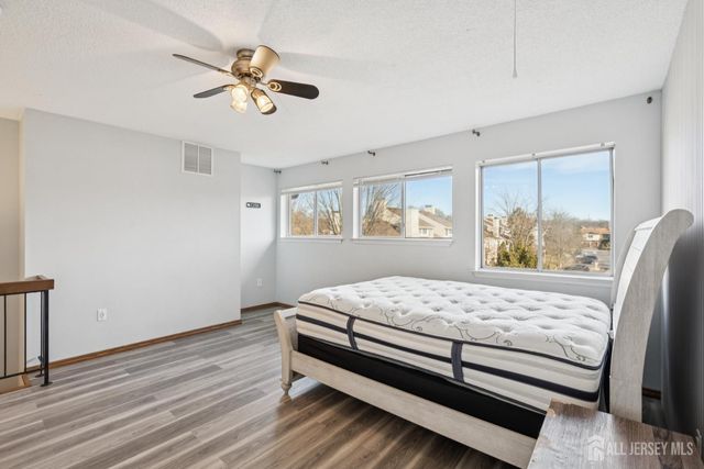 36 Farnham Square, Parlin, NJ 08859