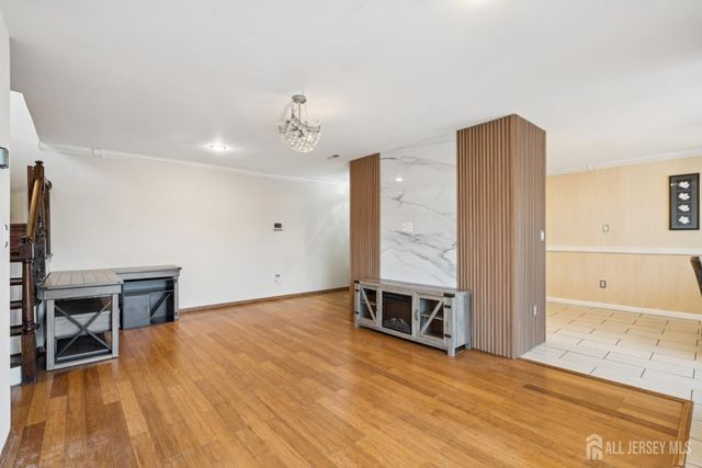 36 Farnham Square, Parlin, NJ 08859