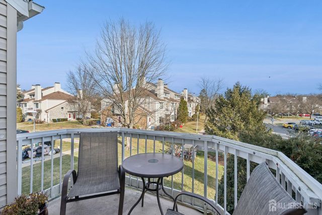 36 Farnham Square, Parlin, NJ 08859