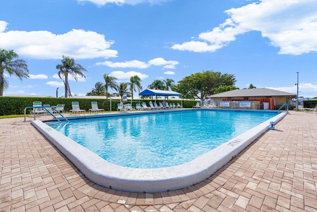 1005 Siesta Avenue, Boynton Beach, FL 33426