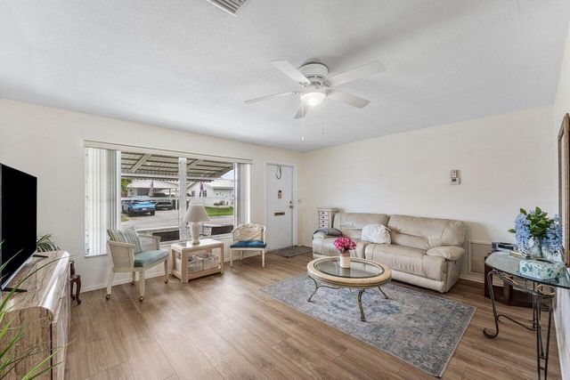 1005 Siesta Avenue, Boynton Beach, FL 33426