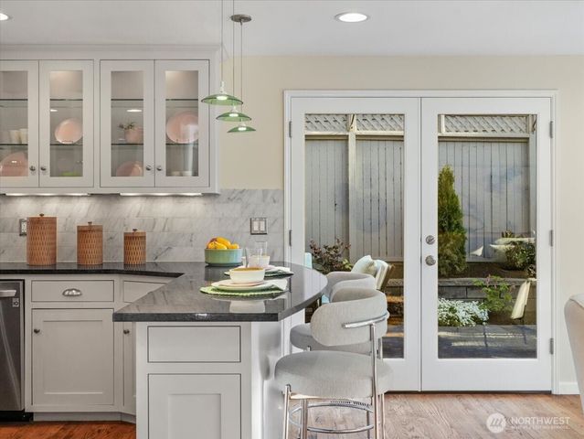 8255 SE 59th Street, Mercer Island, WA 98040