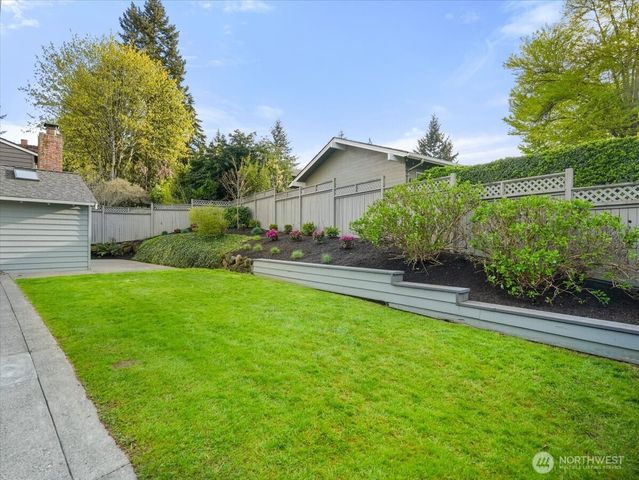 8255 SE 59th Street, Mercer Island, WA 98040