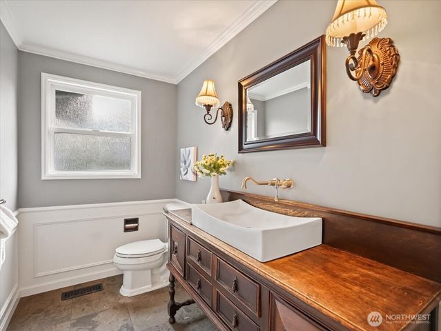 8255 SE 59th Street, Mercer Island, WA 98040