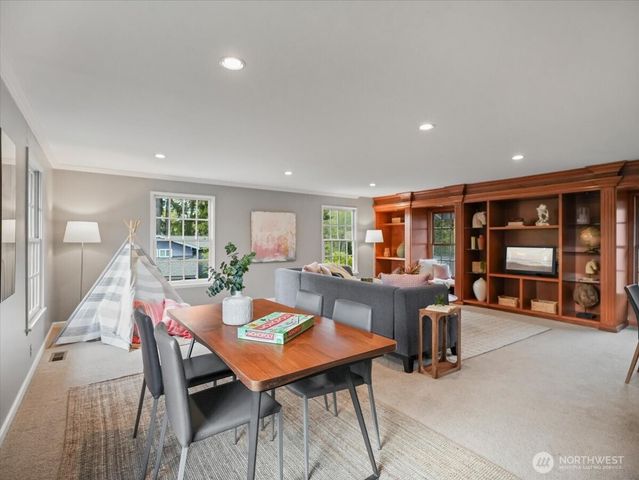 8255 SE 59th Street, Mercer Island, WA 98040